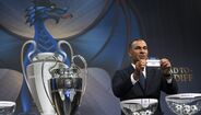 Gullit num sorteio da UEFA