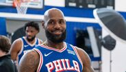 LeBron James no media day dos Sixers