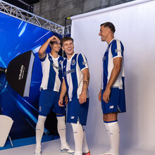 Viele Lächeln und Scherze unter FC Porto-Spielern am Tag der offiziellen Fotos