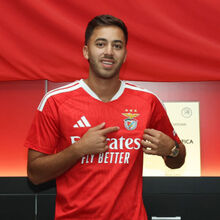 El Karouani apresentado no Benfica: «Quando se joga num clube tão grande, só se pode pensar em títulos»