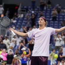 Zverev zieht nach seinem Sieg gegen Sonego in die zweite Runde der US Open ein