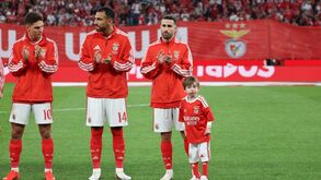 As imagens da entrada de Salvador com Rafa Silva no Estádio da Luz