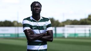 Djibril Gueye foi apresentado em Alcochete esta terça-feira