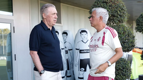 Ancelotti e Mourinho à conversa em Valdebebas
