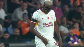 Osimhen marca e sai lesionado antes da visita do Galatasaray a Alvalade 