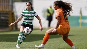 Brenda Pérez em ação pelo Sporting frente ao Racing Power