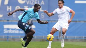 Damien Loppy em ação pelo Vizela frente à U. Leiria