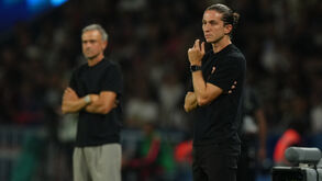 Filipe Luís, treinador do Monaco, perto de Luis Enrique, treinador do PSG