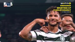 Luis Suárez marcou de penálti e festejou a 'forçar'... o sorriso