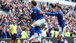 Tyrique George, do Everton, celebra golo frente ao Man. United