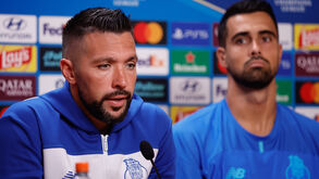 Farioli e Diogo Costa em conferência de imprensa