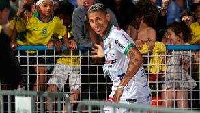 Brasileiro num jogo de estrelas