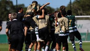 Jogadores do Sporting celebram empate (2-2) frente ao Galatasary na Youth League