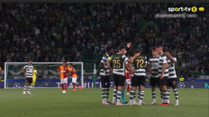Susto em Alvalade: Eduardo Quaresma sentiu-se indisposto antes do recomeço do jogo