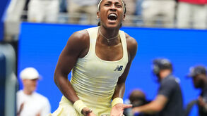 Coco Gauff celebra o regresso às meias-finais do US Open em Nova Iorque
