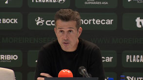 Marco Silva rendido a Prestianni: «O futuro dependerá do trabalho dele. Talento tem de sobra»