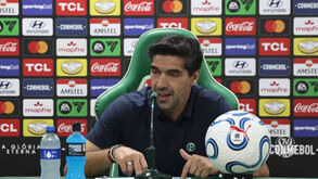 Abel Ferreira 'chama' a mulher em conferência: «Sou casado há 20 anos e ela sabe quem tem em casa»