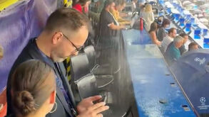 Bancada de imprensa de Camp Nou meteu água... e de que maneira