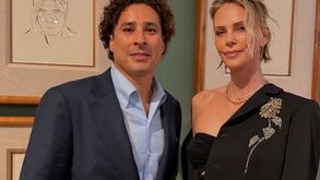 Com a atriz sul-africana Charlize Theron