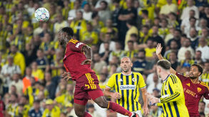 Fenerbahçe e Roma não foram além de um empate na Liga dos Campeões