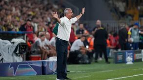 Treinador do Fenerbahçe demite-se subitamente após empate com a Roma e nem o plantel sabia