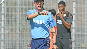 Alexandre Santos orienta o Nacional