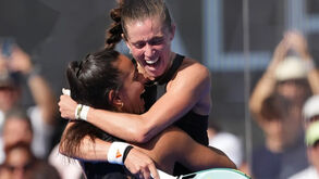 Marta Ortega e Sofia Araújo festejam após garantirem as 'meias' do Major de Paris