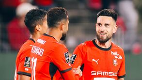 Jogadores do Rennes celebram durante partida da Liga 1