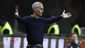Carlos Vicens reage junto ao banco do Sp. Braga