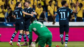 Martinelli, Milinkovic-Savic e Watkins celebram goleada (6-0) do Al Hilal sobre o Al Taawon