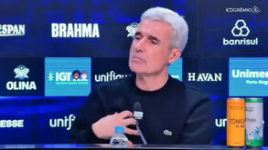 Luís Castro discute com jornalista em conferência: «Sei que o que vende é sangue!»