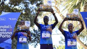 Pódio masculino da 19.ª edição da meia-maratona do Porto