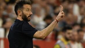 Valencia's head coach Carlos Corberan gestures during the Spanish LaLiga
