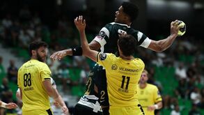 Edy em suspensão