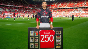 Diogo Dalot celebra 250 jogos pelo Manchester United