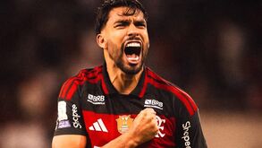 Lucas Paquetá, médio do Flamengo, celebra após marcar ao Corinthians