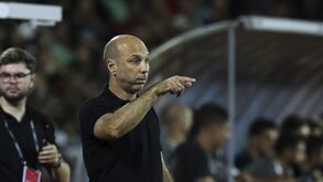 O treinador do Académico de Viseu, Bruno Pinheiro, durante o