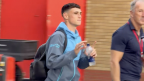 Foden foi expulso e provocou adeptos do Manchester United à saída de Old Trafford