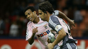Nuno Gomes marcou no Milan-Benfica de 2007