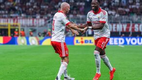 Aursnes e Lukebakio no Milan-Benfica