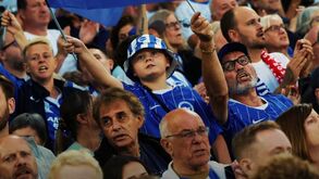 Adeptos do Brighton no American Express Stadium