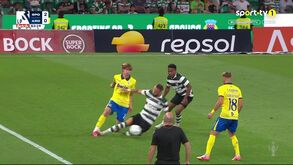 Debast entrou 'a varrer' e viu o vermelho direto no Sporting-Arouca
