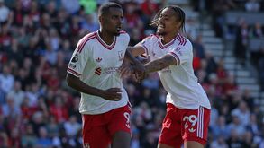 Barcola e Iska no Bournemouth-Liverpool