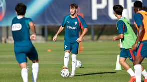 Diogo Travassos em ação no treino dos sub-21