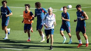 Jorge Jesus aquece com Trincão, Vitinha, Fábio Silva, Francisco Conceição e Bruno Fernandes