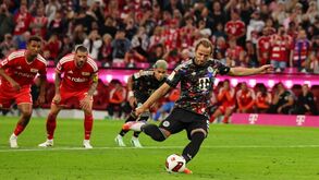 Harry Kane a bater um penátil 