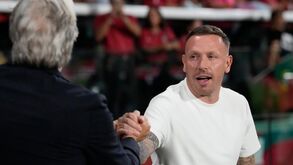 Craig Bellamy cumprimenta Jorge Jesus