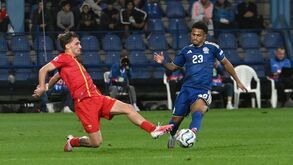 Marcus Edwards a representar Chipre