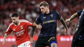 Xeka em duelo com Rafa no Benfica-Estoril