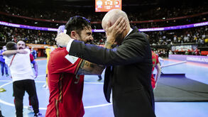 João Matos celebra conquista do Mundial com o selecionador Jorge Braz